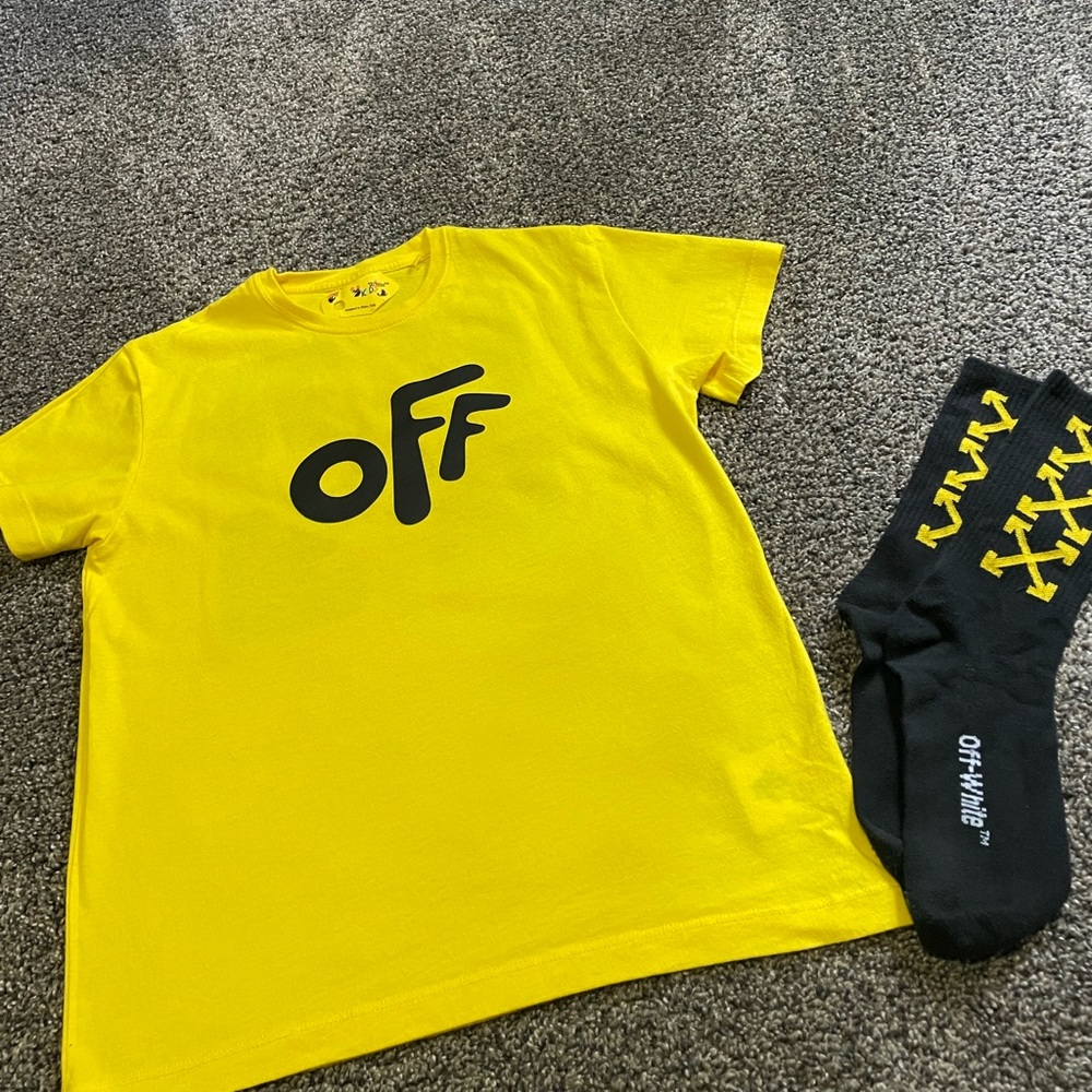 Off-White tee with socks!!